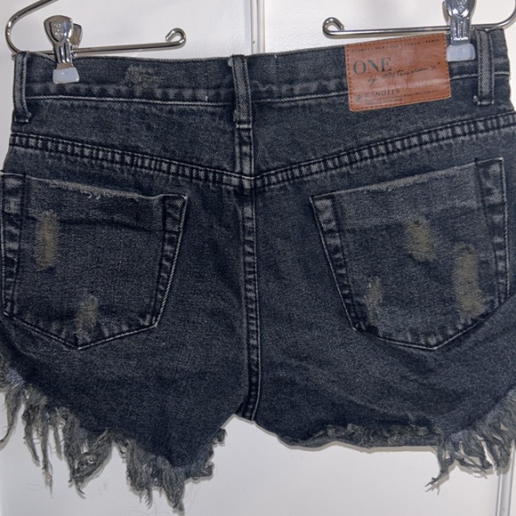*2 FOR 40* One x One Teaspoon x Free People Bandits Black Denim Shorts Size 25 - Picture 5 of 5